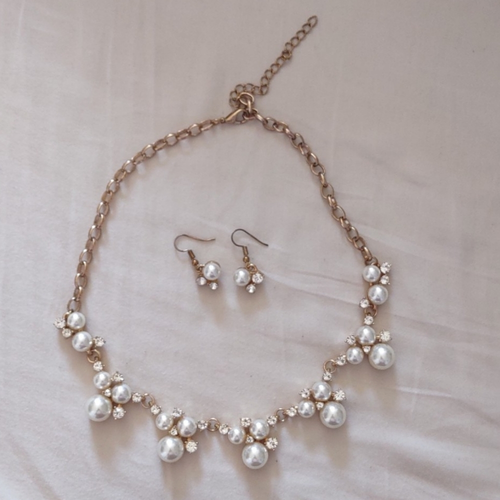Paparazzi Pearl Statement Necklace & Earrings